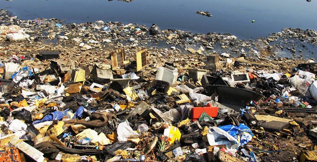 Addressing the Growing E-Waste Crisis: Recycling Technologies and the Move to Biodegradable Electronics